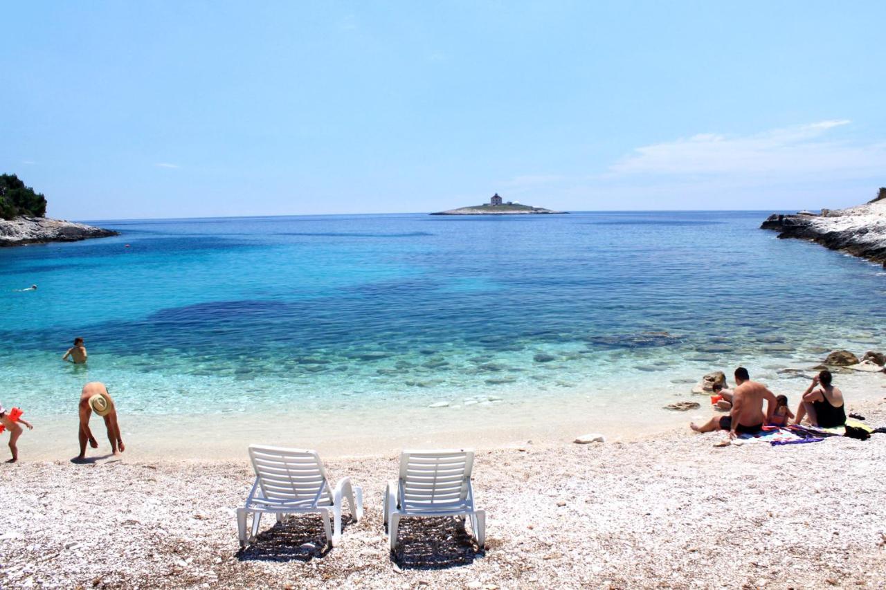 Apartments By The Sea Hvar - 10430 ฮวาร์ ภายนอก รูปภาพ