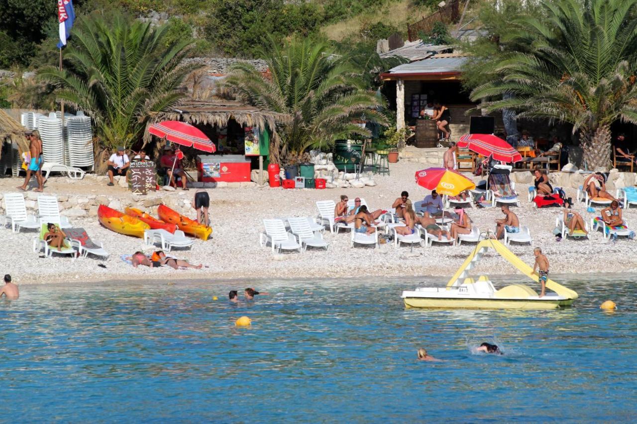 Apartments By The Sea Hvar - 10430 ฮวาร์ ภายนอก รูปภาพ