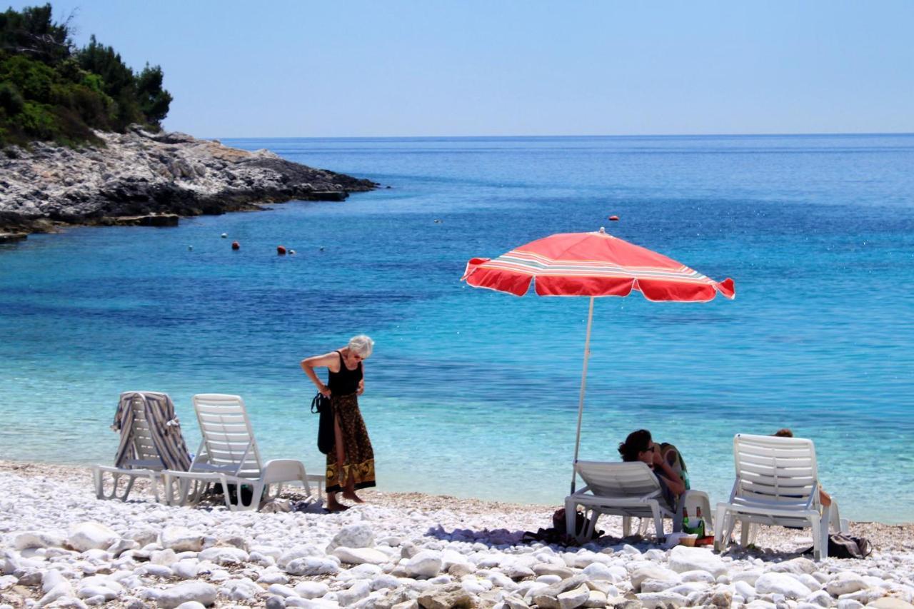 Apartments By The Sea Hvar - 10430 ฮวาร์ ภายนอก รูปภาพ