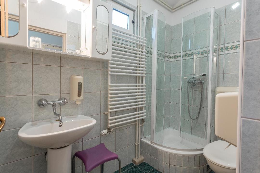 Apartments By The Sea Hvar - 10430 ฮวาร์ ภายนอก รูปภาพ