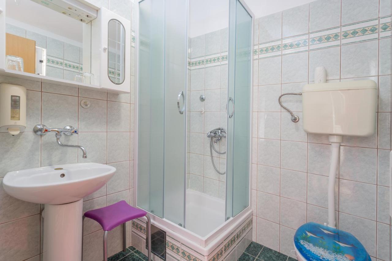 Apartments By The Sea Hvar - 10430 ฮวาร์ ภายนอก รูปภาพ