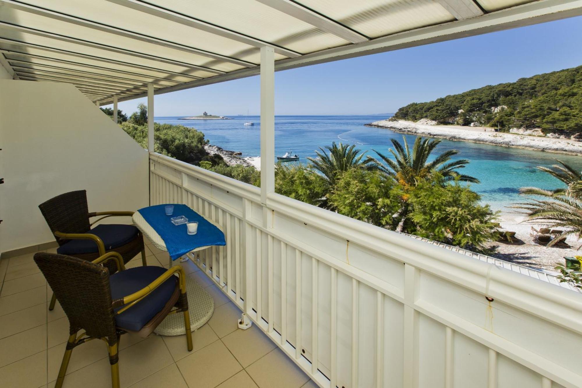 Apartments By The Sea Hvar - 10430 ฮวาร์ ภายนอก รูปภาพ